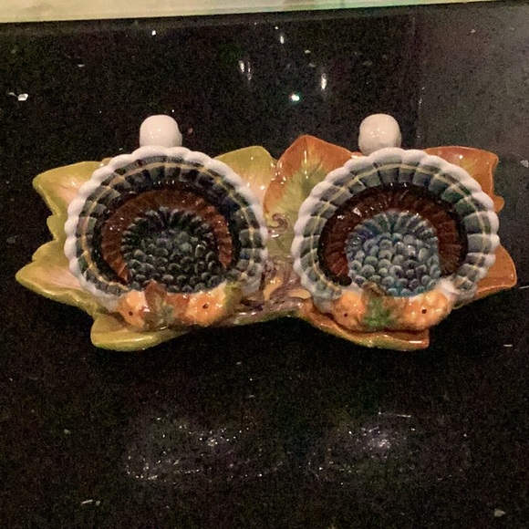 BELLA CASA by GANZ CERAMIC PAIR OF TURKEY ON A CERAMIC AUTUMN PLATTER. - Picture 3 of 14